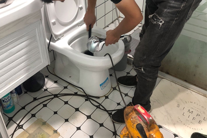 凯里马桶堵塞自己疏通还是找师傅？专业上门服务让你省时更省心